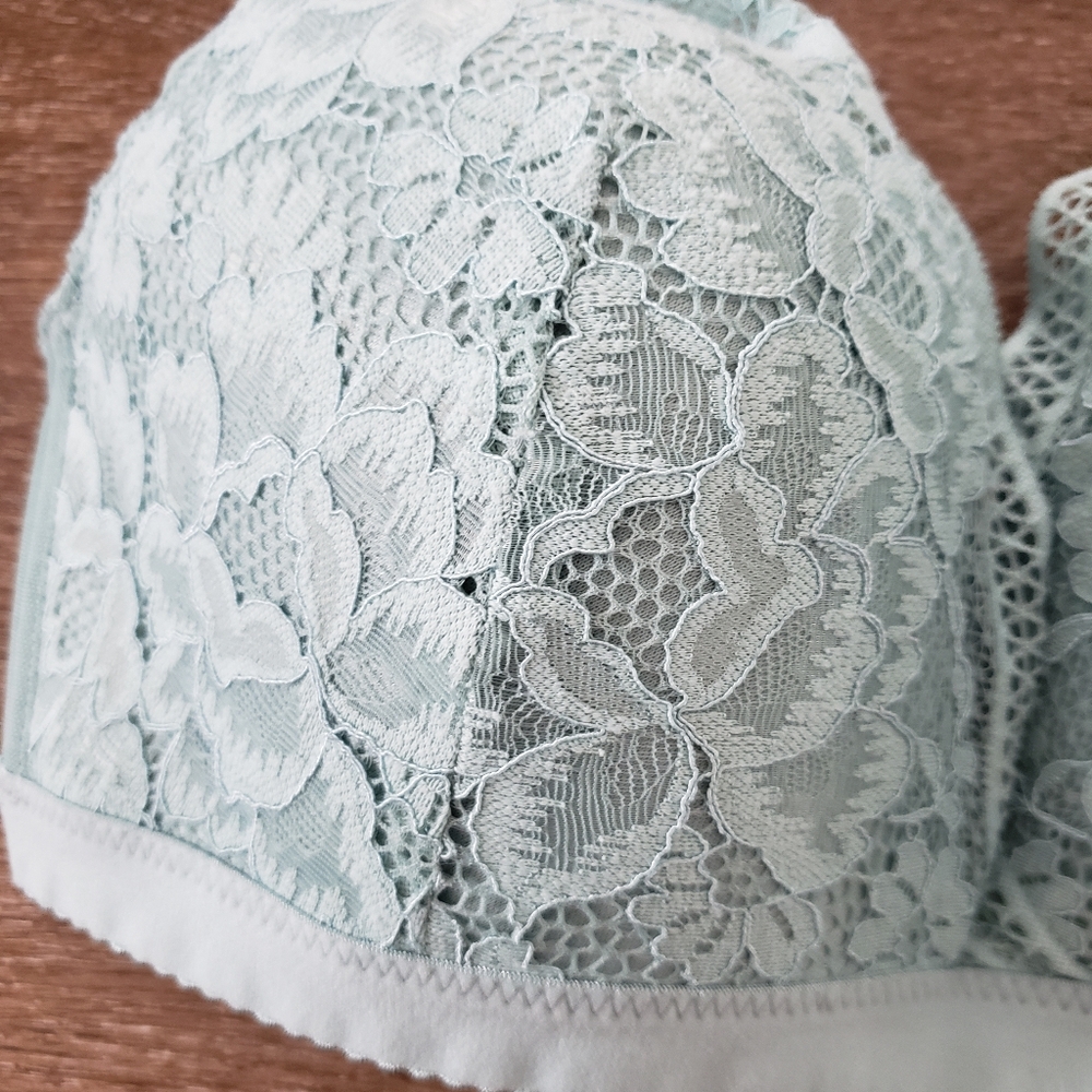 Knix Deep V Lace Bralette in Sage, Size Large 36A 36B 36C - Picture 7 of 16
